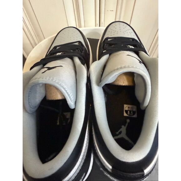Nike Men's Air Jordan 1 Low Lace-up Sneakers Light Smoke Grey Size 8.5 NWOT - Picture 3 of 15